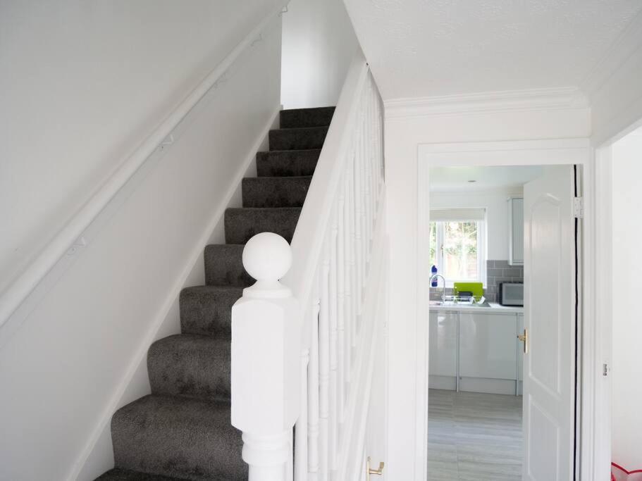 Cosy Four Bed Property With En-Suite Near To Nec Birmingham Airport And The City エクステリア 写真