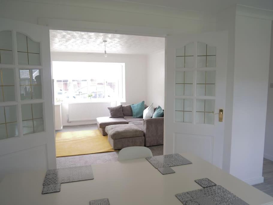 Cosy Four Bed Property With En-Suite Near To Nec Birmingham Airport And The City エクステリア 写真
